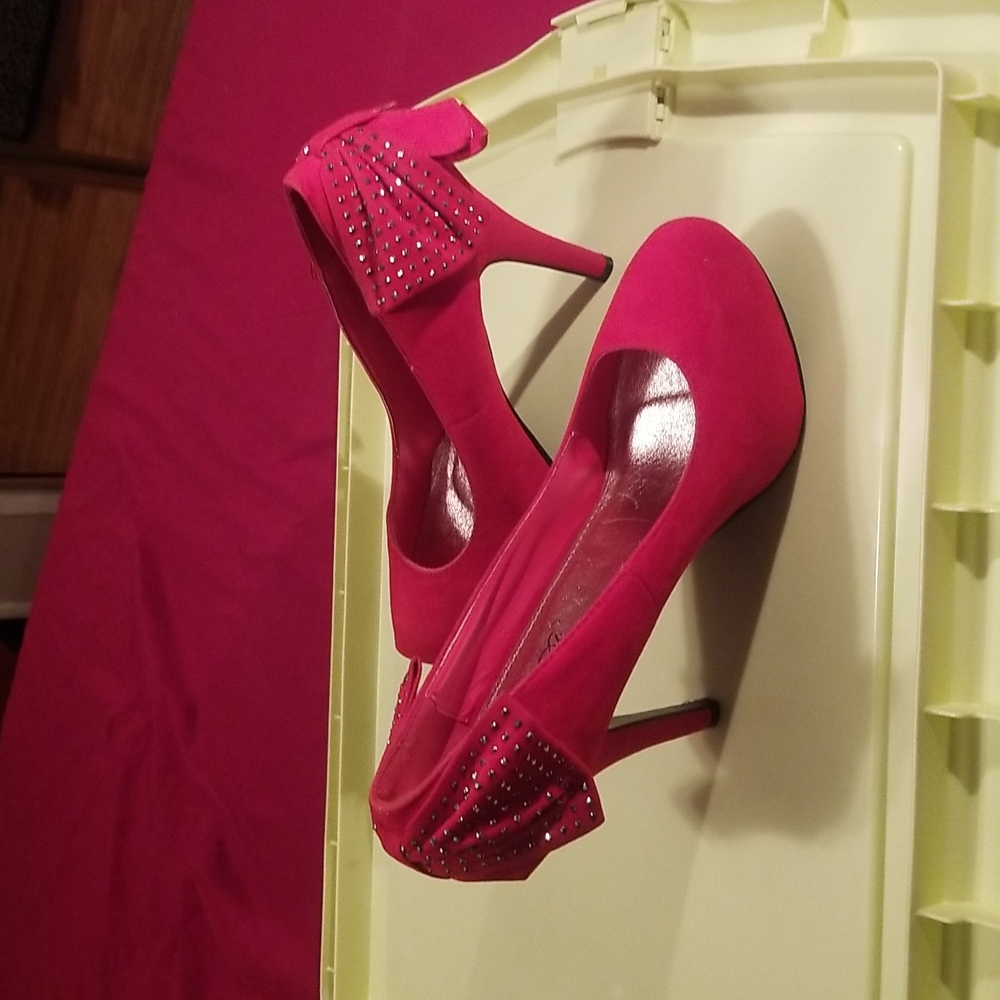 Red velvet-like high heels
